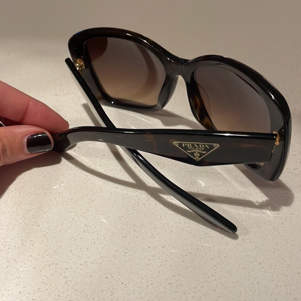 Prada sunglasses - Picture 2 of 3
